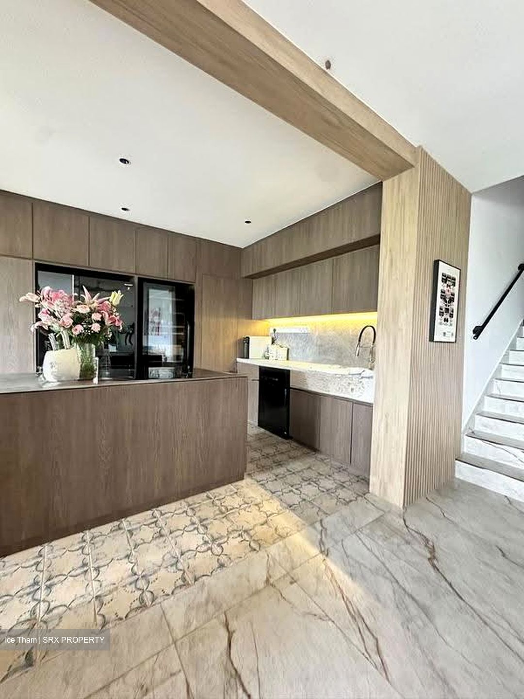 Townhouse Apartments (D9), Apartment #617655611